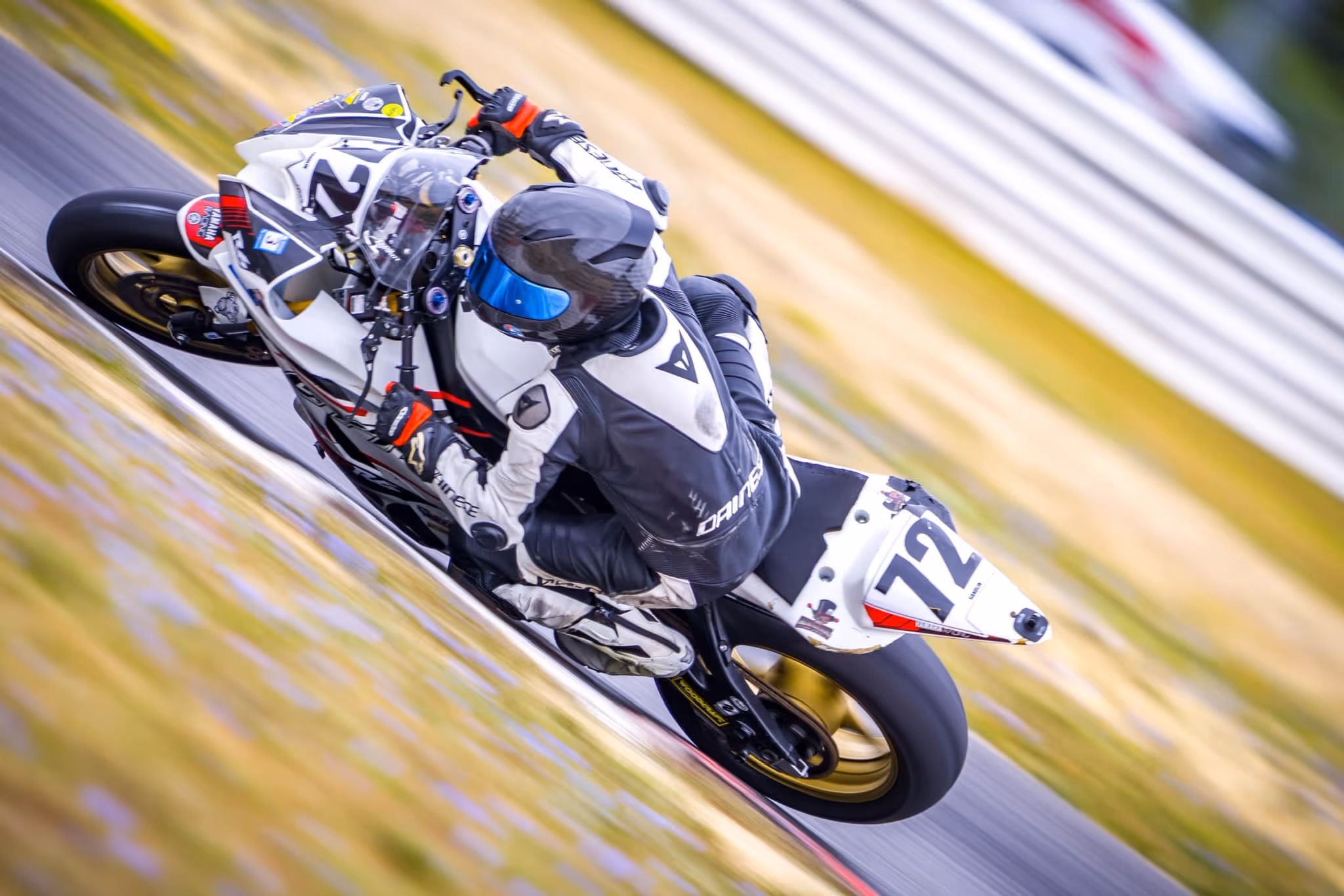 Knee down, driving off the corner